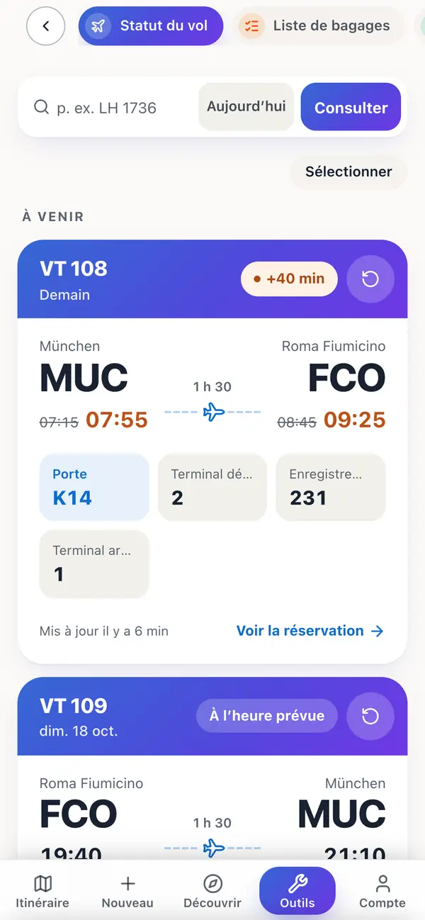 Le statut des vols dans l'appli : un vol Munich–Rome retardé de 40 minutes, les nouvelles heures en orange, avec porte, terminal et comptoir d'enregistrement.