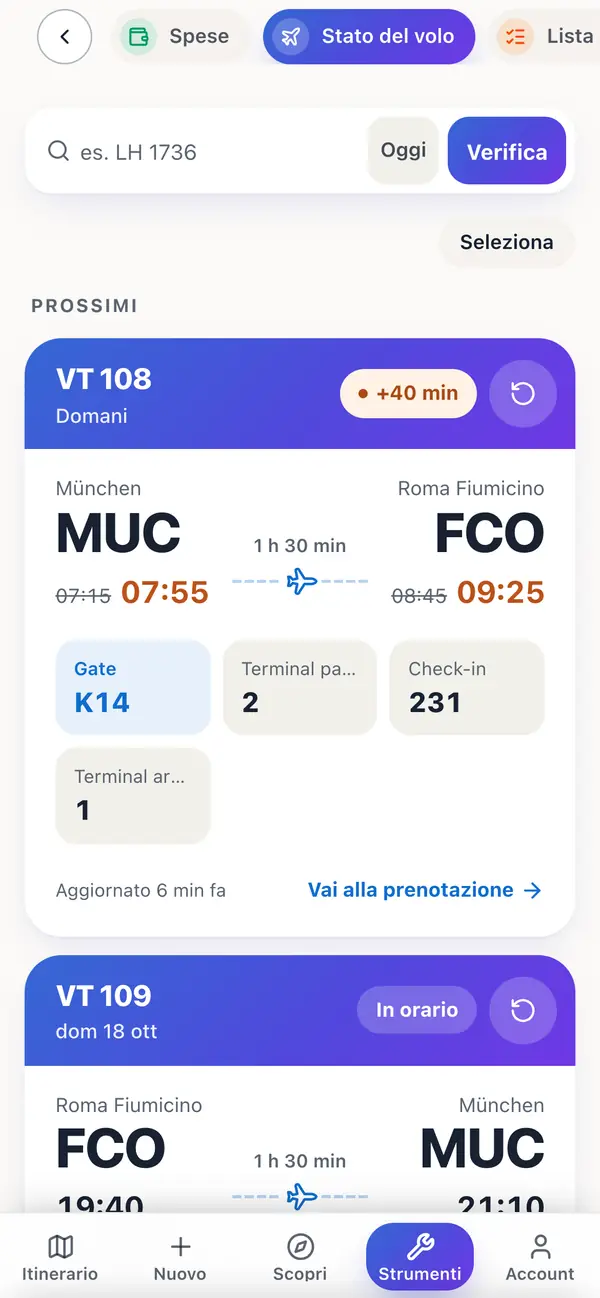 Lo stato del volo nell'app: un volo Monaco–Roma in ritardo di 40 minuti, i nuovi orari in arancione, con gate, terminal e banco del check-in.