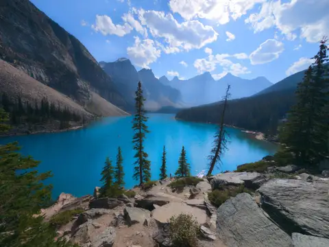 Turquoise Moraine Lake among the mountains of Banff National Park