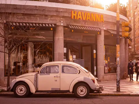 Classic Beetle outside a café in Havana